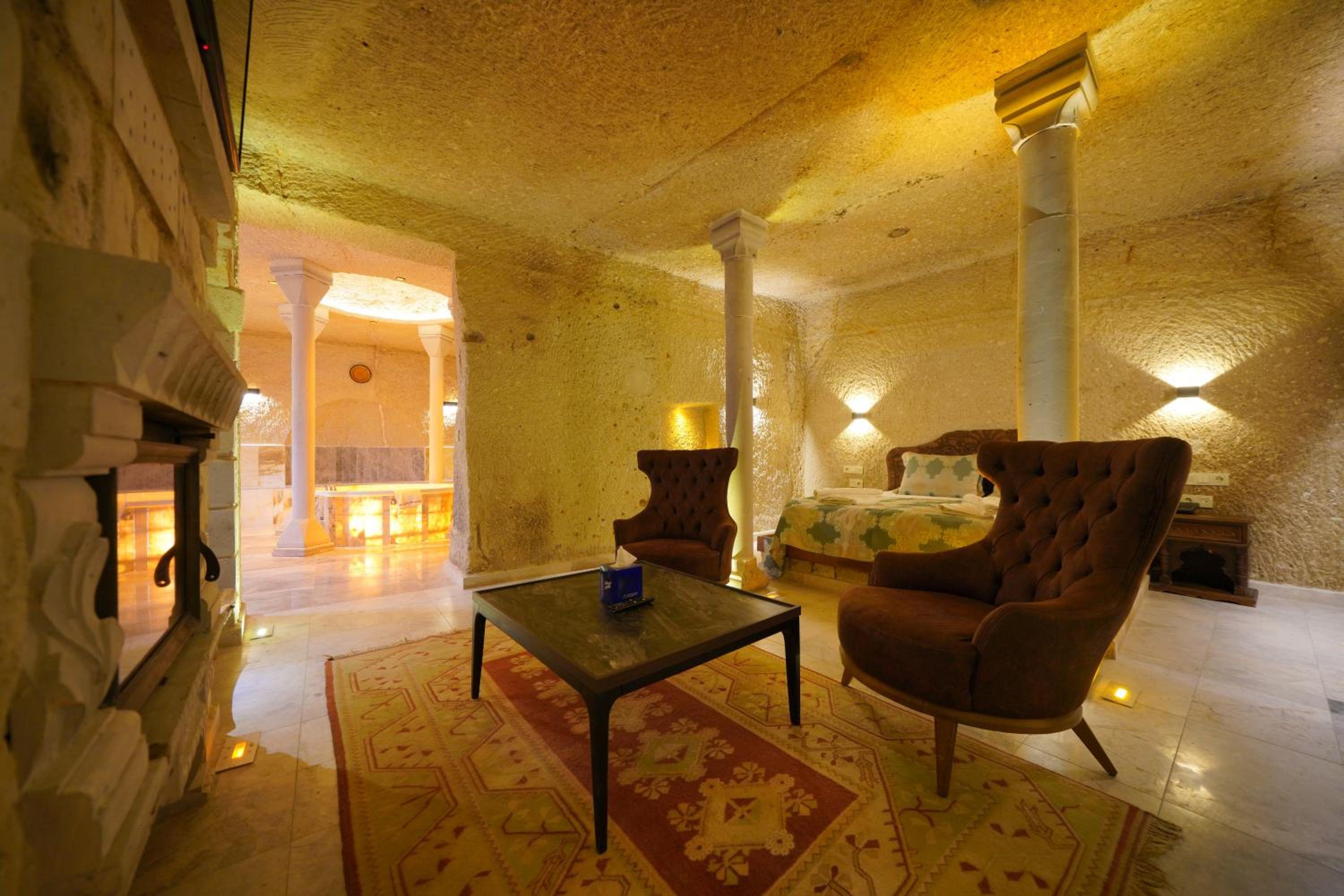 Shoestring Cave House - Image 49