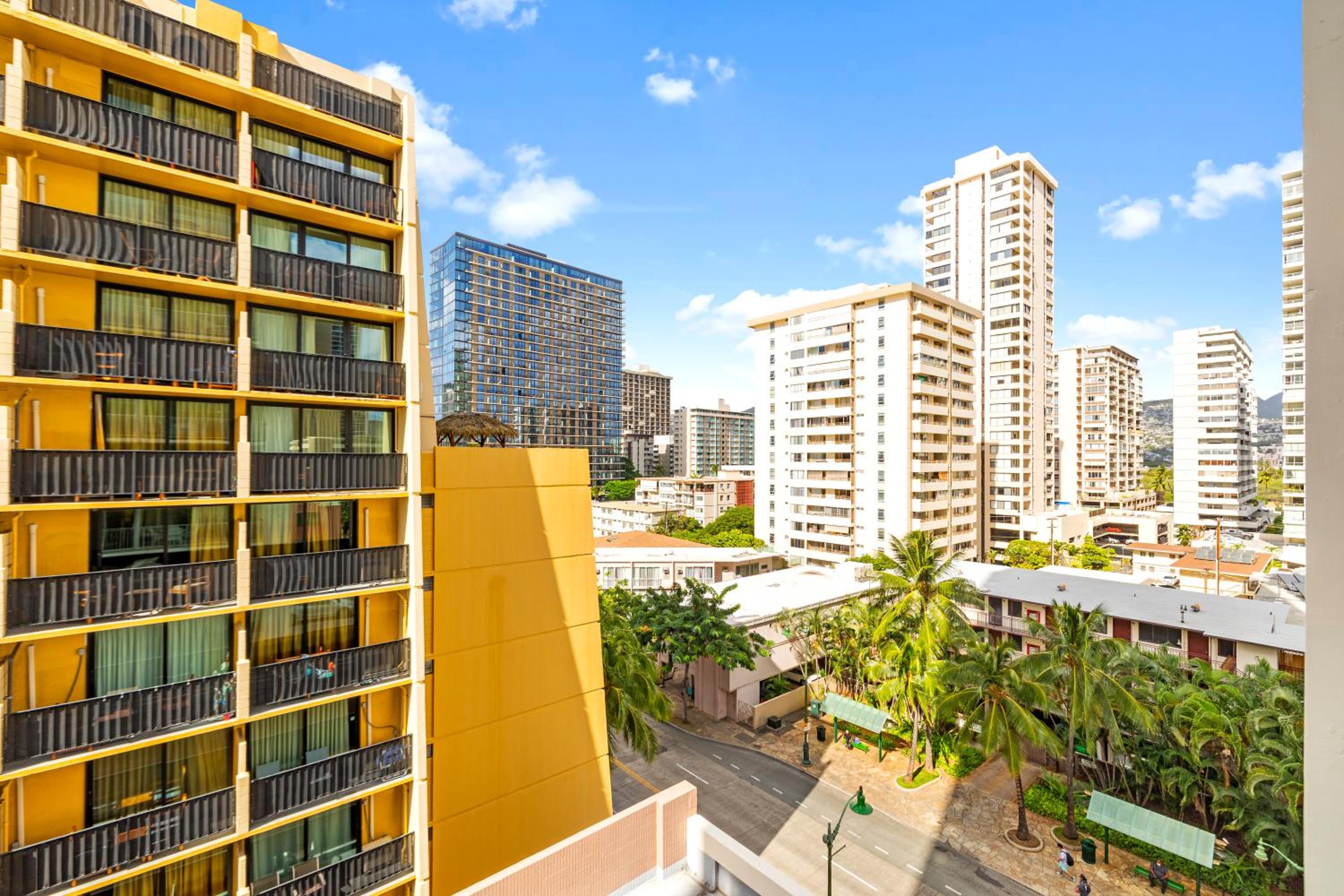 1BR with Great City Views, 3 mins to Waikiki Beach! view 4