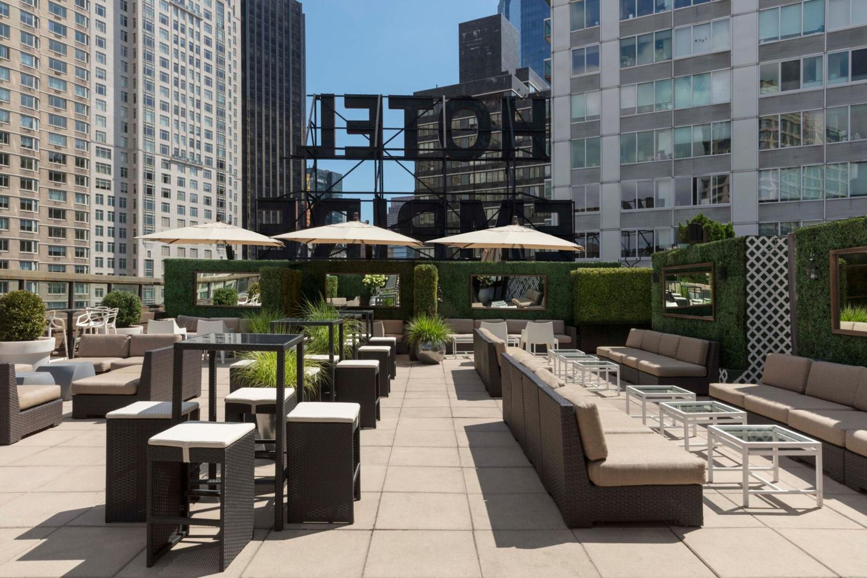 Empire Hotel 9