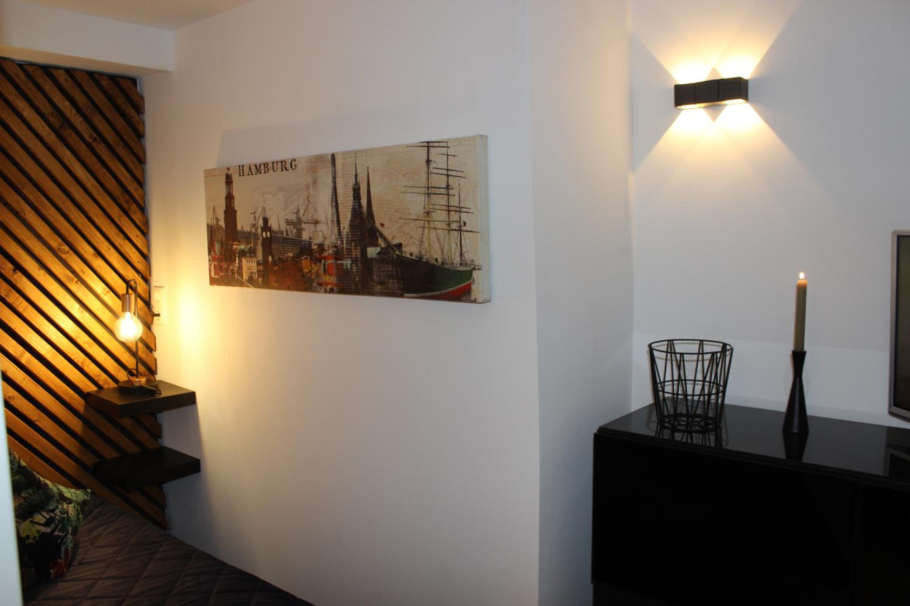 KLEINE SOUTERRAIN WOHNUNG NÄHE HAMBURG