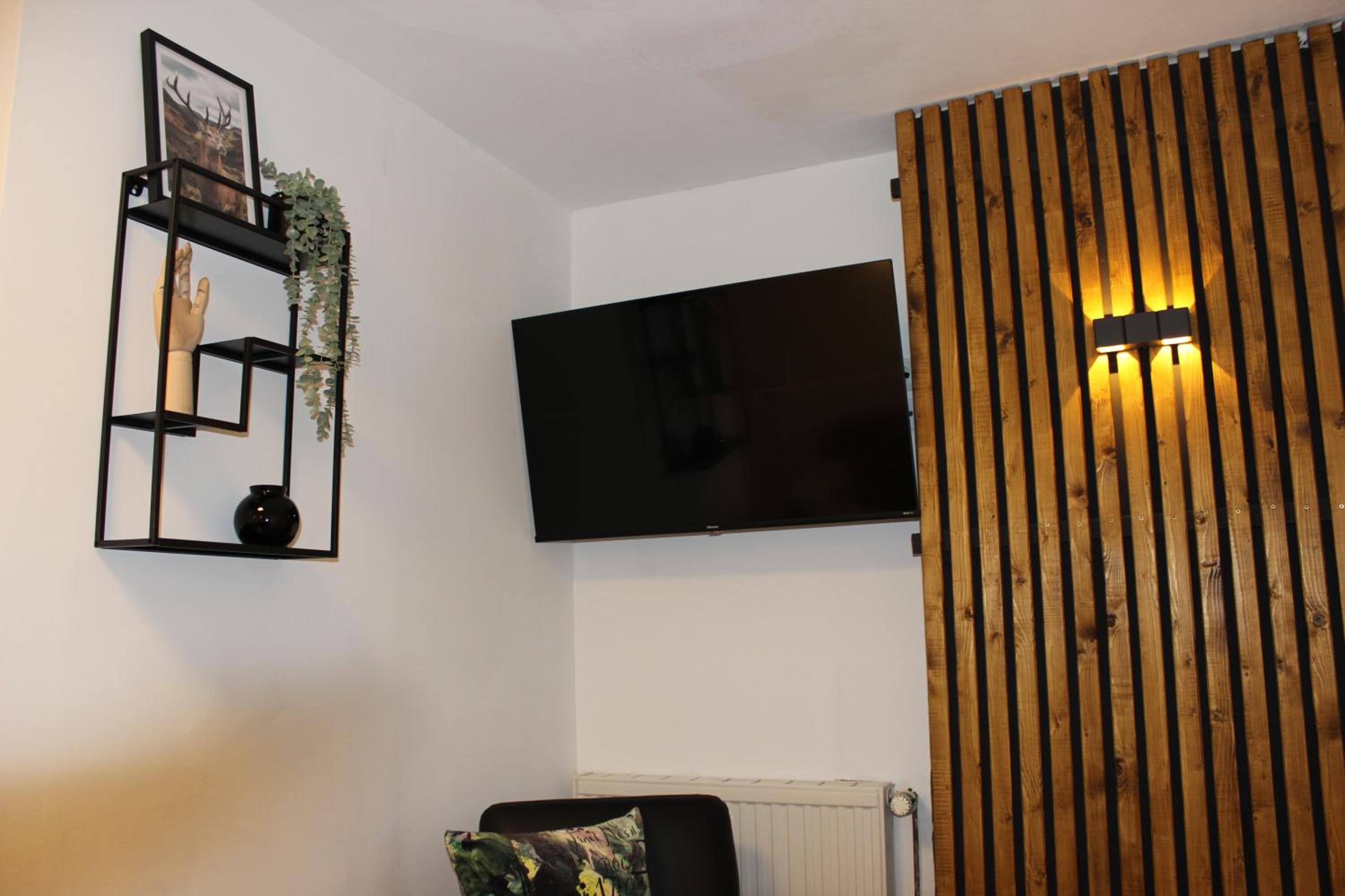 KLEINE SOUTERRAIN WOHNUNG NÄHE HAMBURG