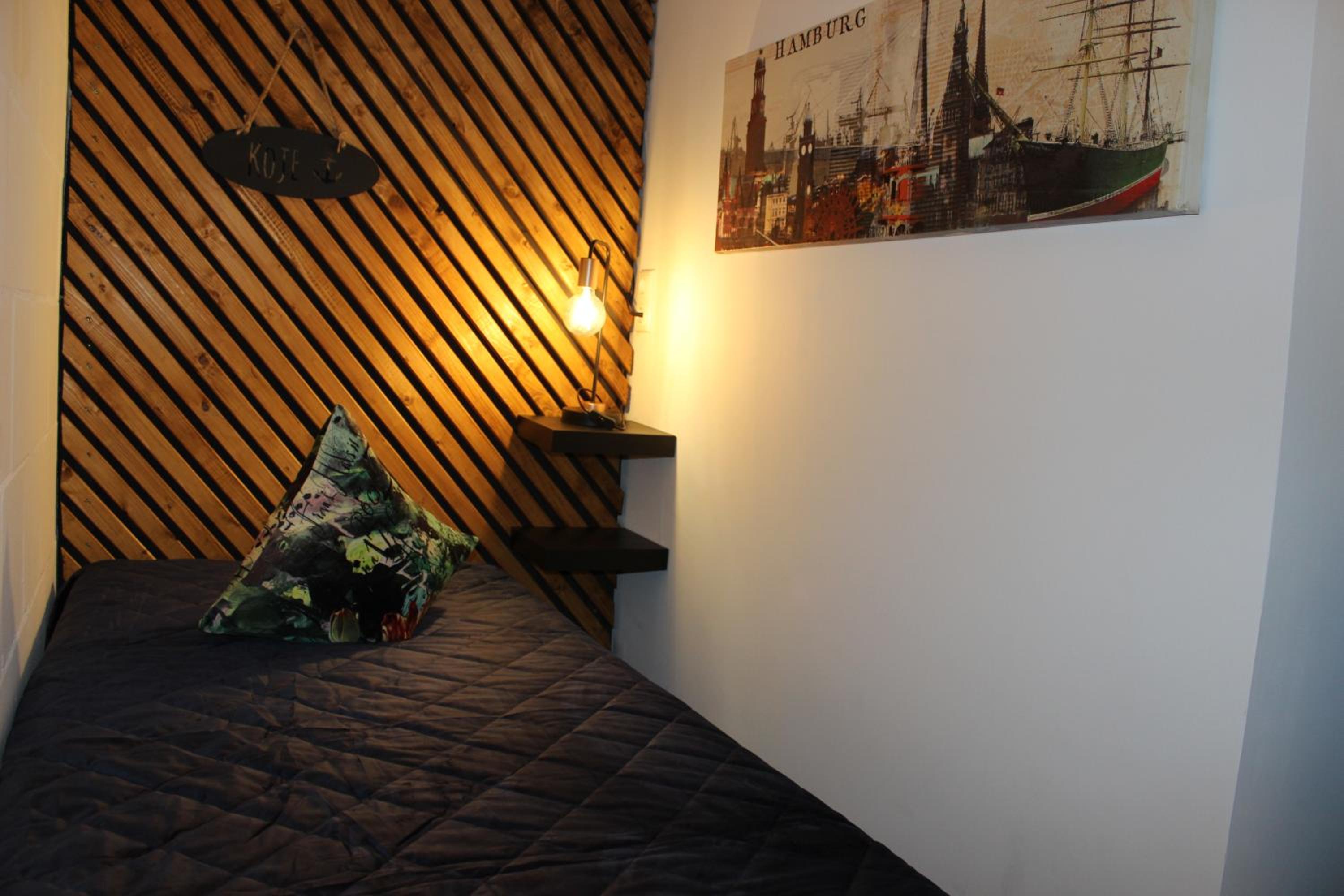 KLEINE SOUTERRAIN WOHNUNG NÄHE HAMBURG
