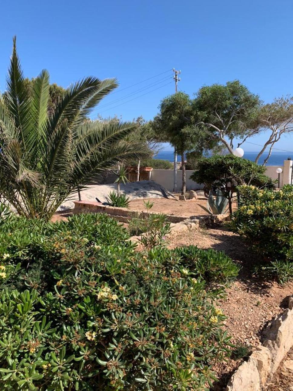 B H Lampedusa