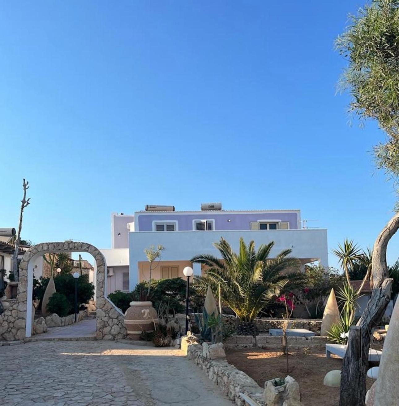 B H Lampedusa