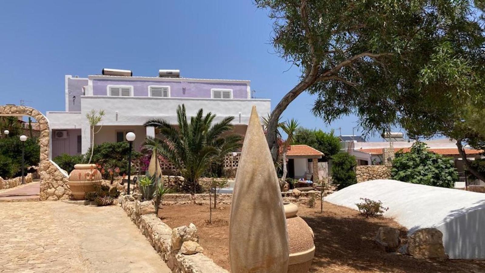 B H Lampedusa