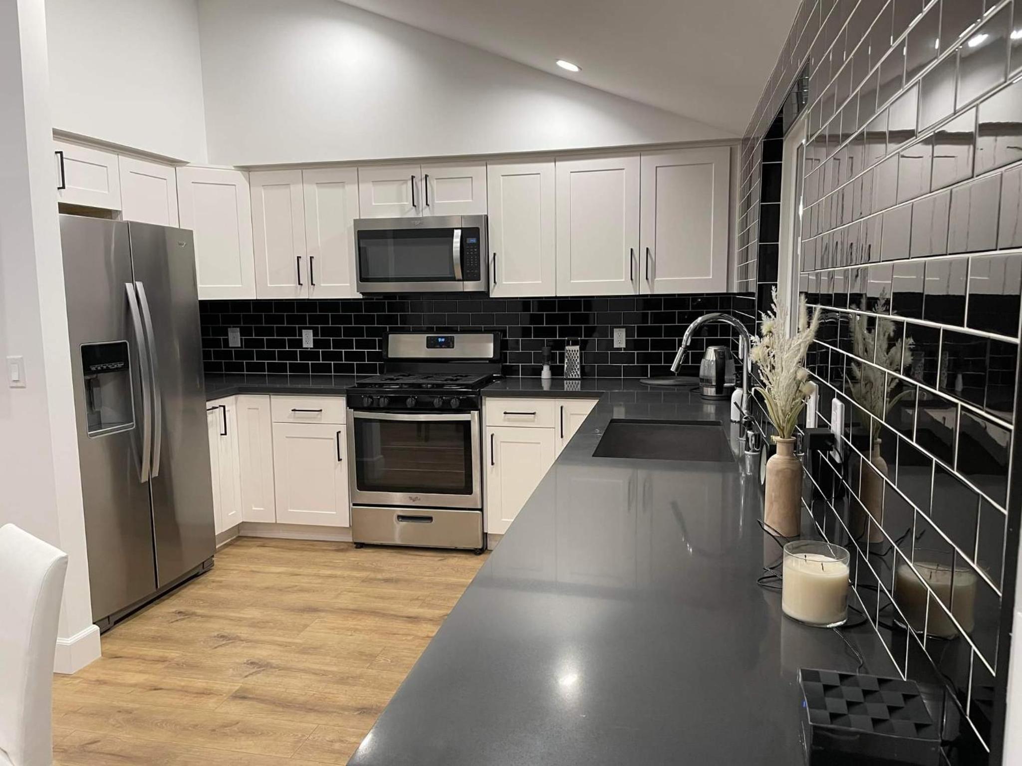 Los Angeles Vacations - Gated private house with own parking Sherman Oaks - Property Image 33