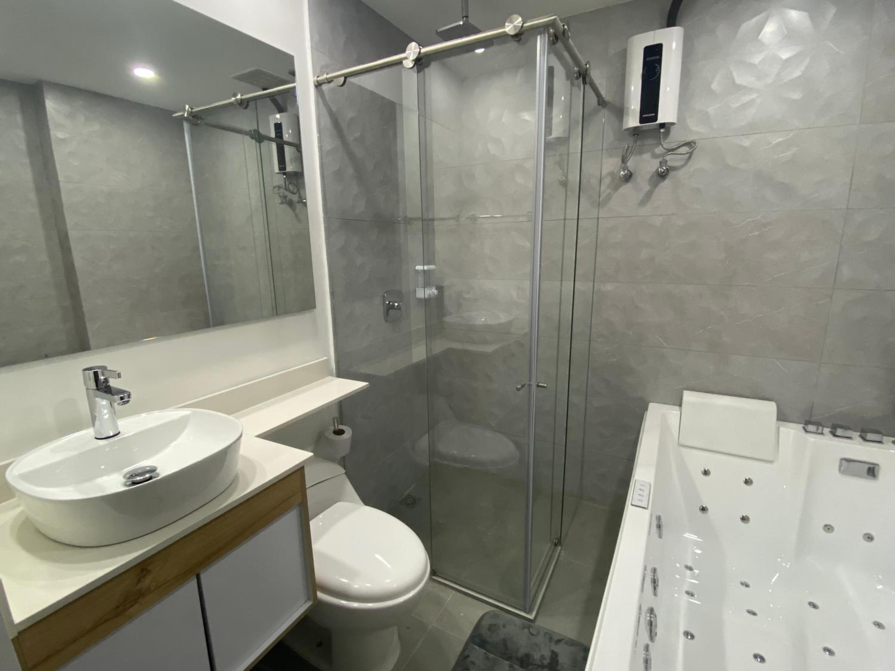Apartasol con jacuzzi SantaFe