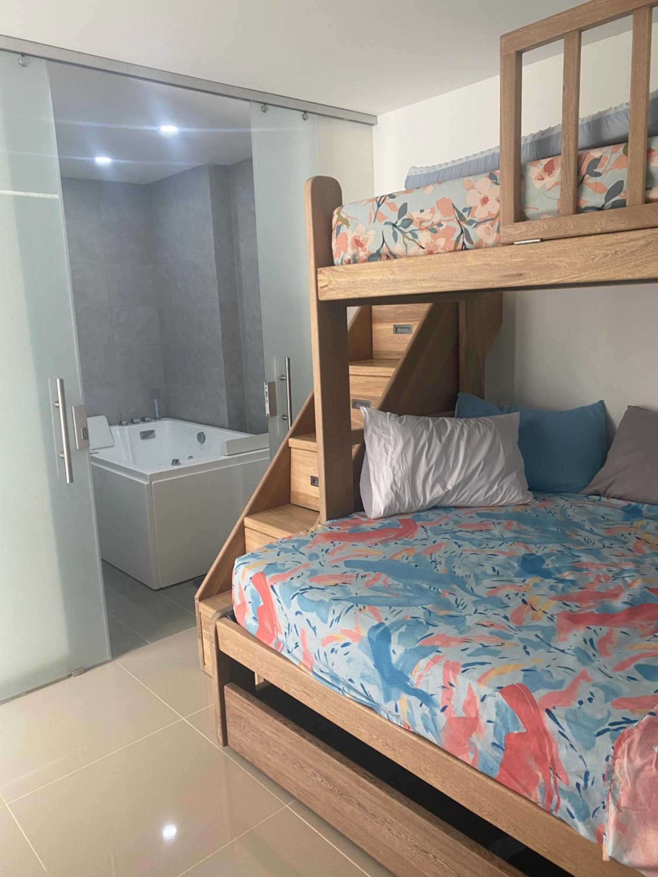 Apartasol con jacuzzi SantaFe