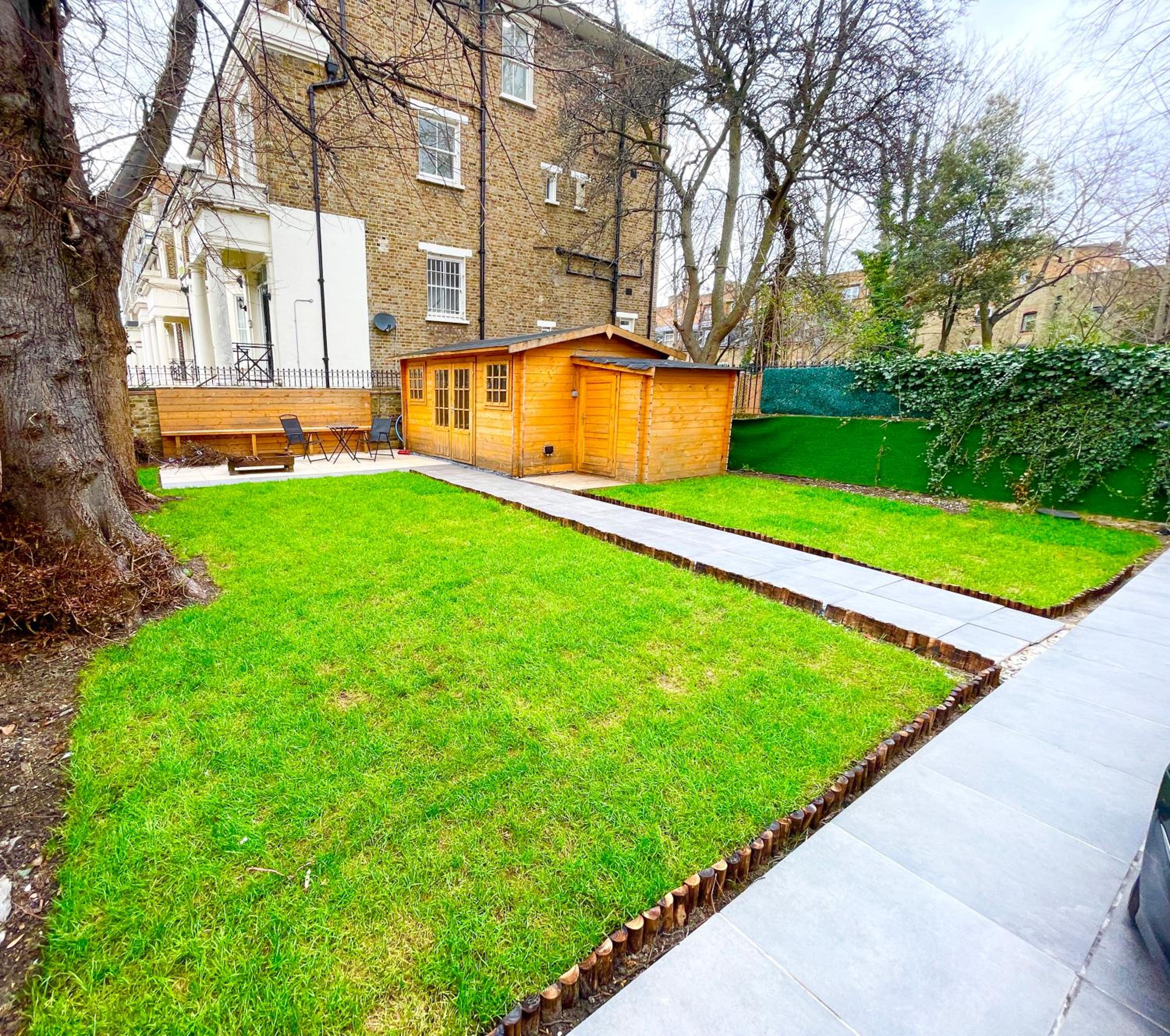 Modern 3 and 2 bedroom flat in central london with installed AC
