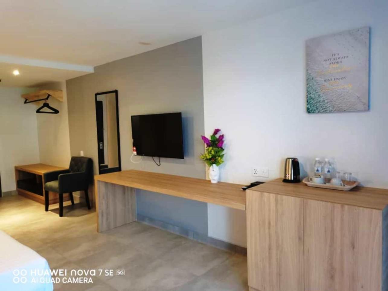 Coral Bay Resort