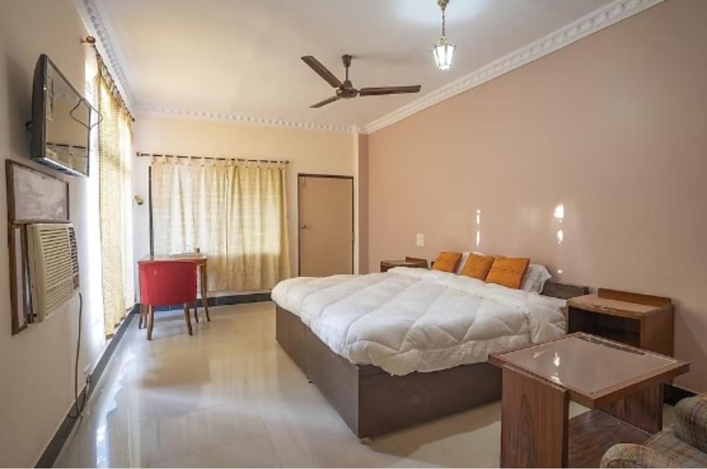 Maharaja Kothi Resort, Bandhavgarh view 2
