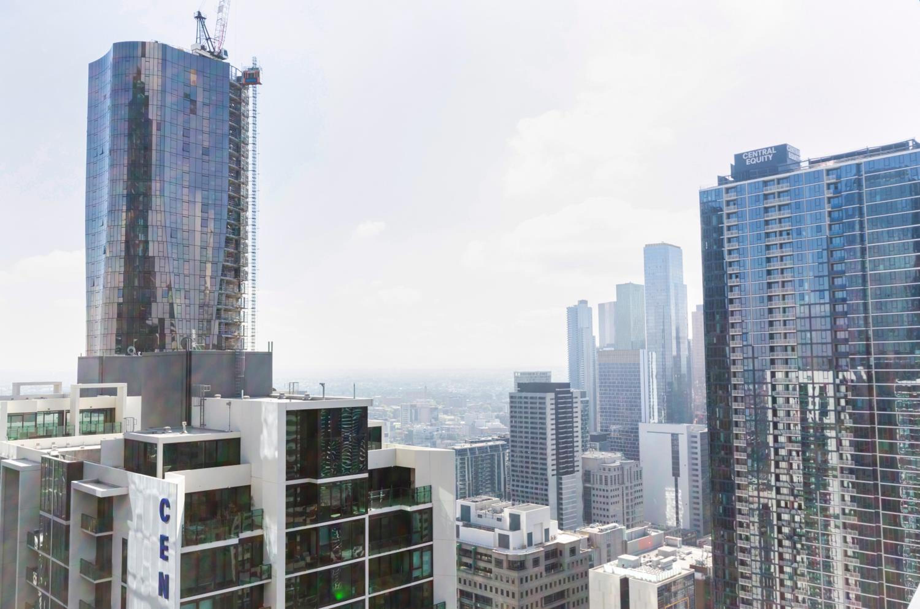 2BR CBD pad, city views, free parking, pool, gym