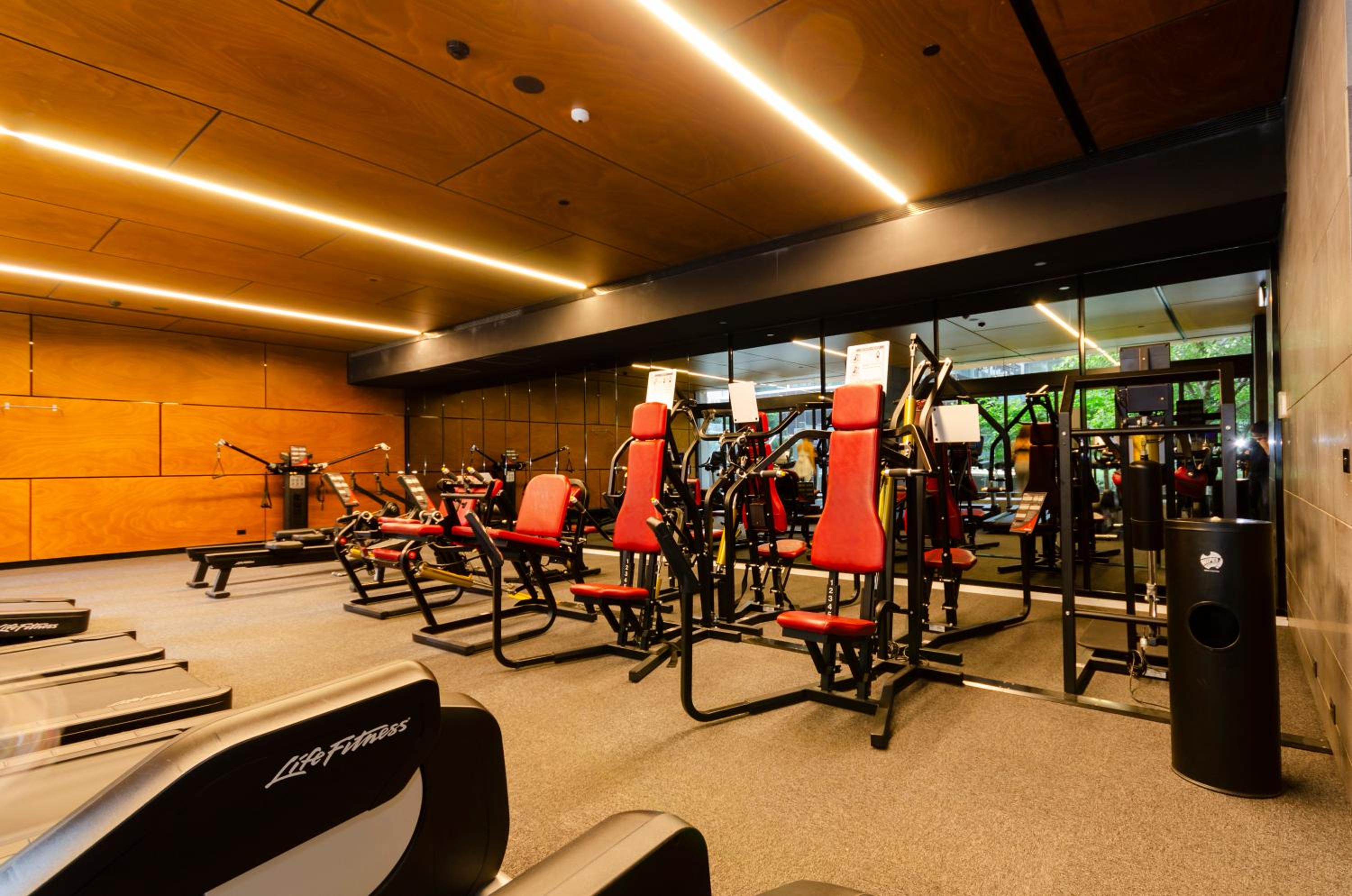 2BR CBD pad, city views, free parking, pool, gym