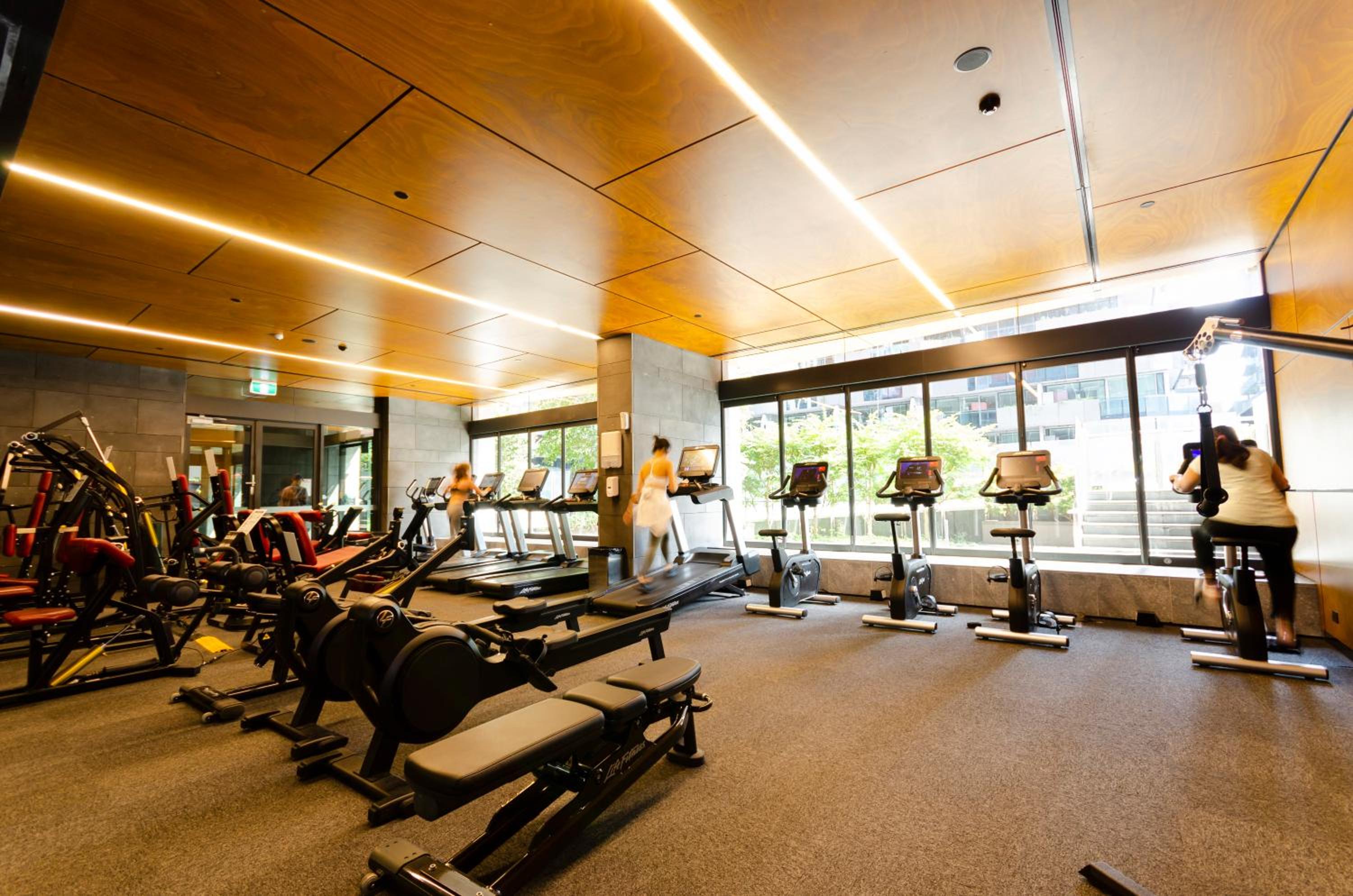2BR CBD pad, city views, free parking, pool, gym