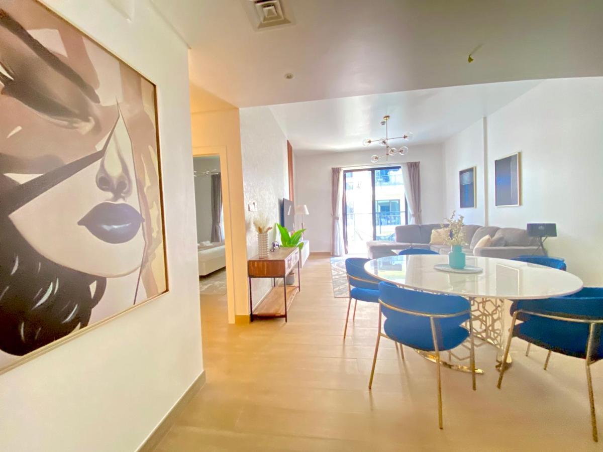 LM21 - Modern 1BR with Beach access in La Cote Building