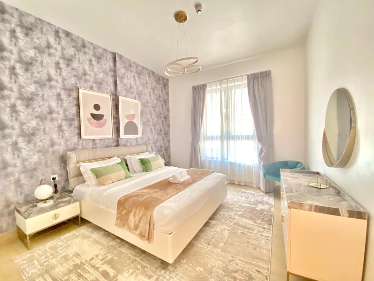 LM21 - Modern 1BR with Beach access in La Cote Building