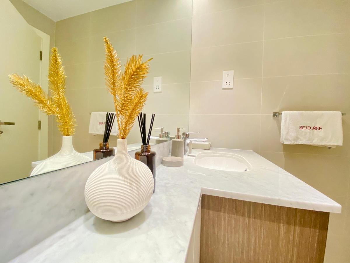 LM21 - Modern 1BR with Beach access in La Cote Building