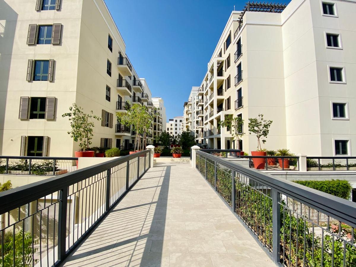 LM21 - Modern 1BR with Beach access in La Cote Building