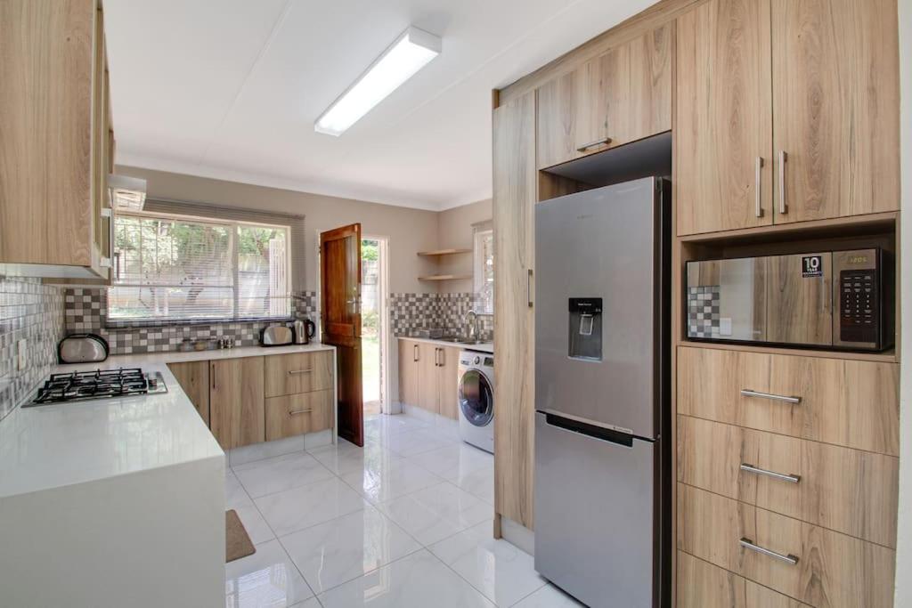 The Cycad. 4-Bed Home next to Clearwater Mall view 4