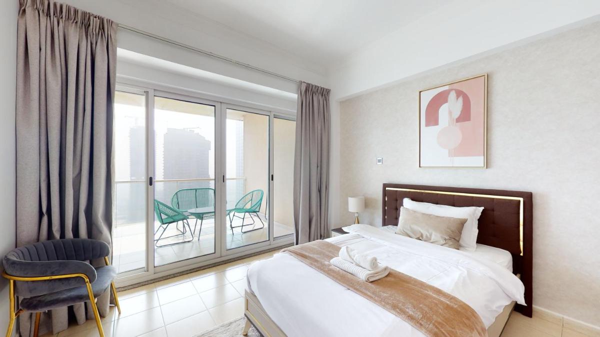 LV38 - Elegant 2BHK in Lake View Tower