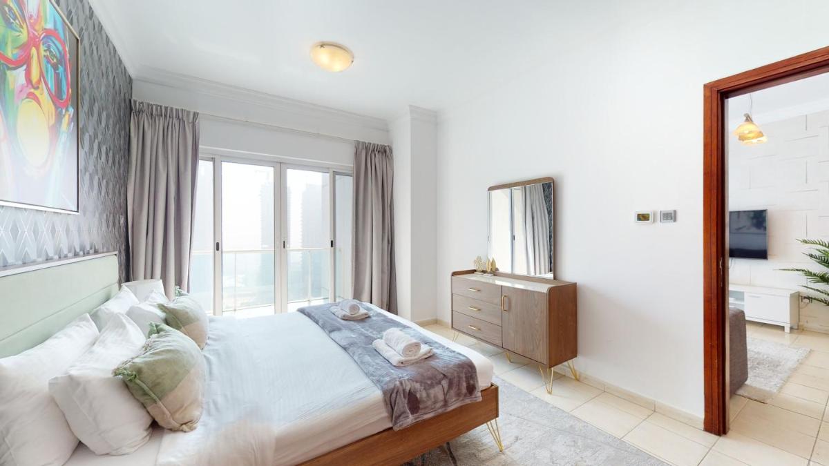 LV38 - Elegant 2BHK in Lake View Tower