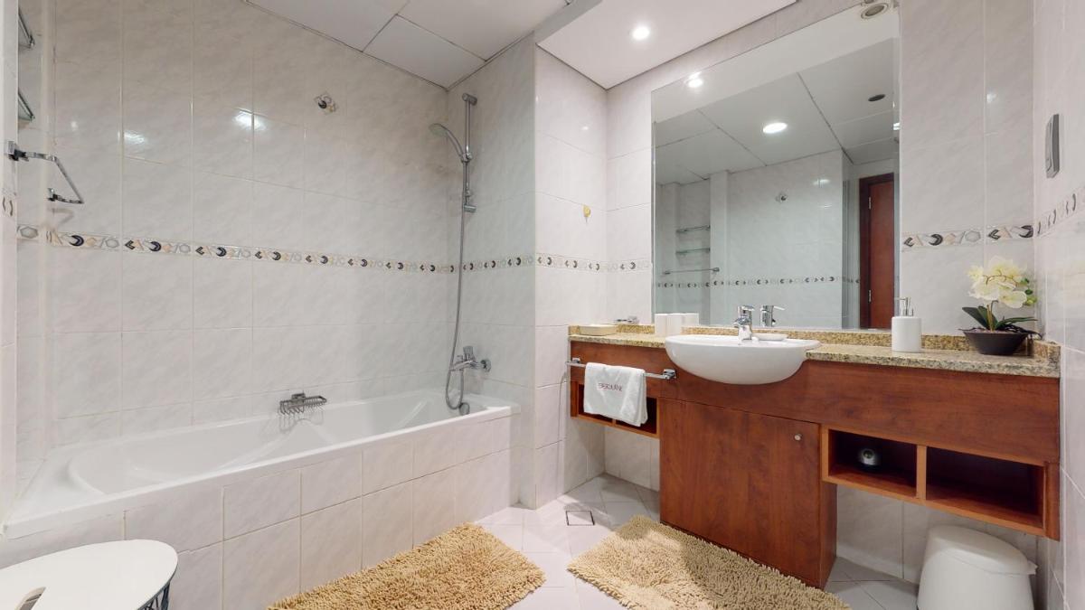 LV38 - Elegant 2BHK in Lake View Tower