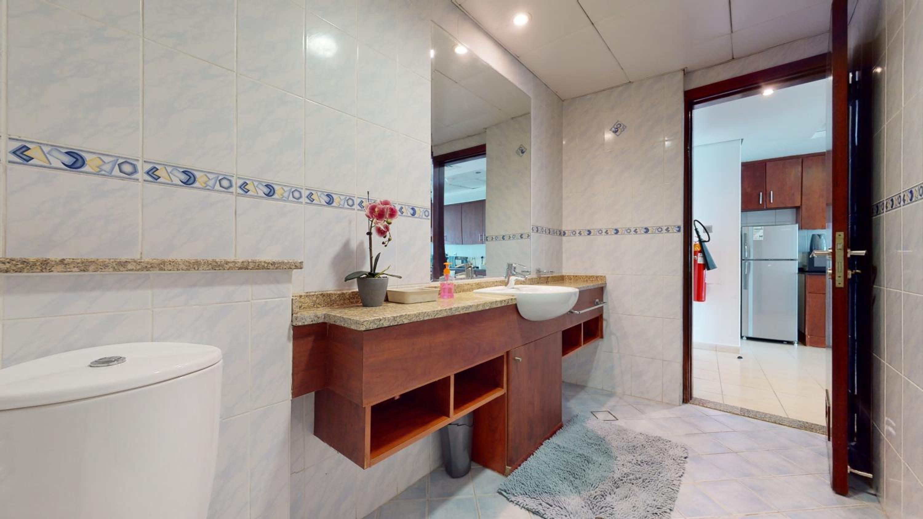 LV38 - Elegant 2BHK in Lake View Tower