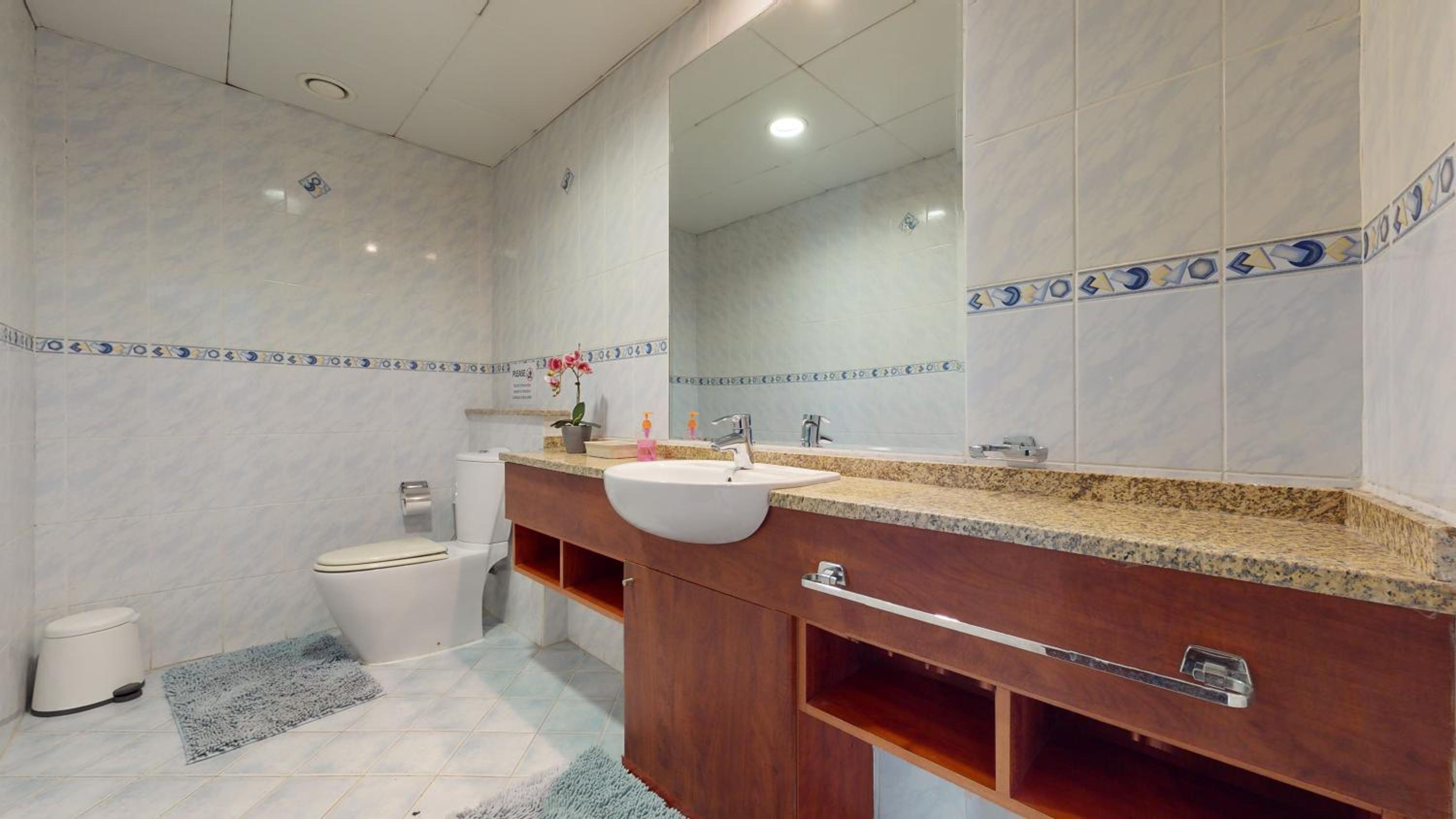 LV38 - Elegant 2BHK in Lake View Tower