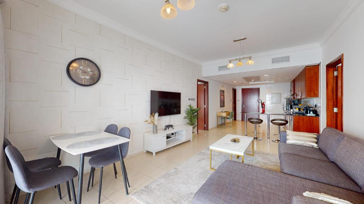 LV38 - Elegant 2BHK in Lake View Tower