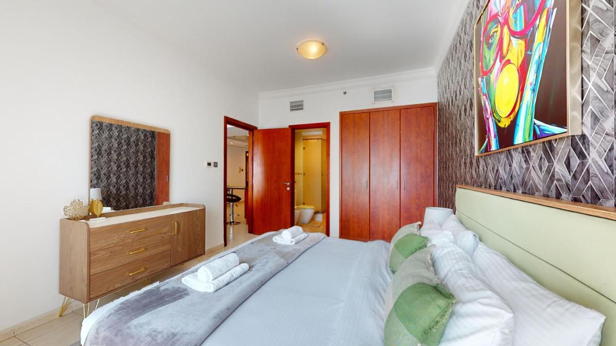 LV38 - Elegant 2BHK in Lake View Tower