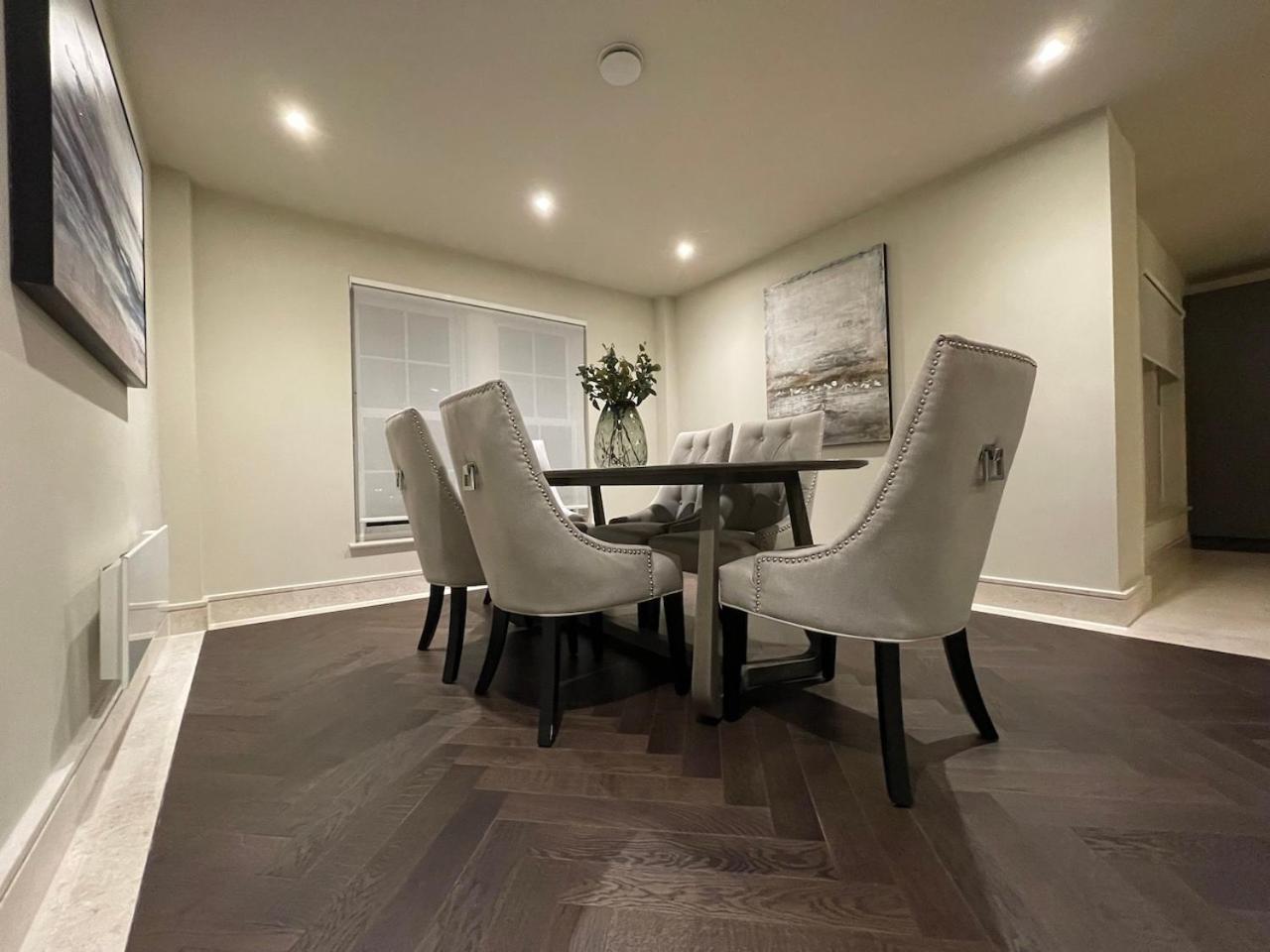 Stunning 2BA, 2BR Apt, Desirable Chigwell CHCL F6 view 3