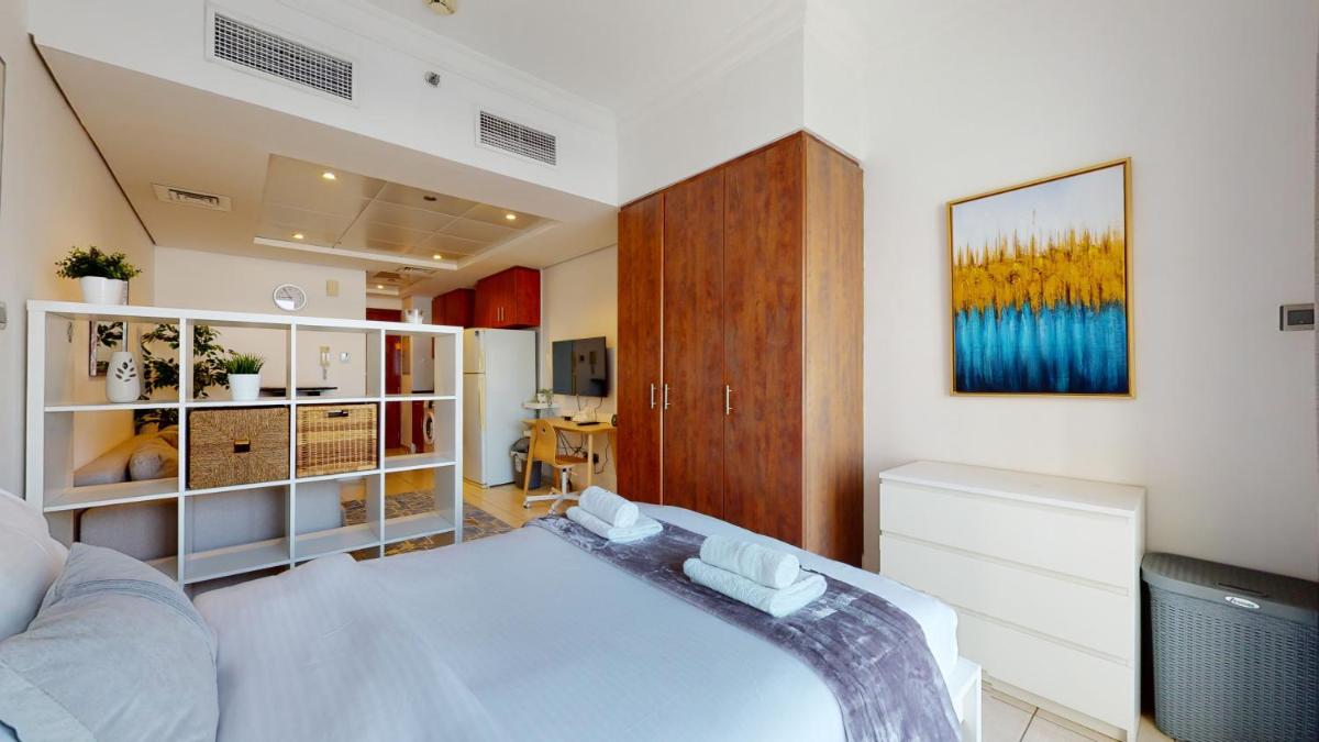 LV13 - Elegant Studio in Lake View Tower