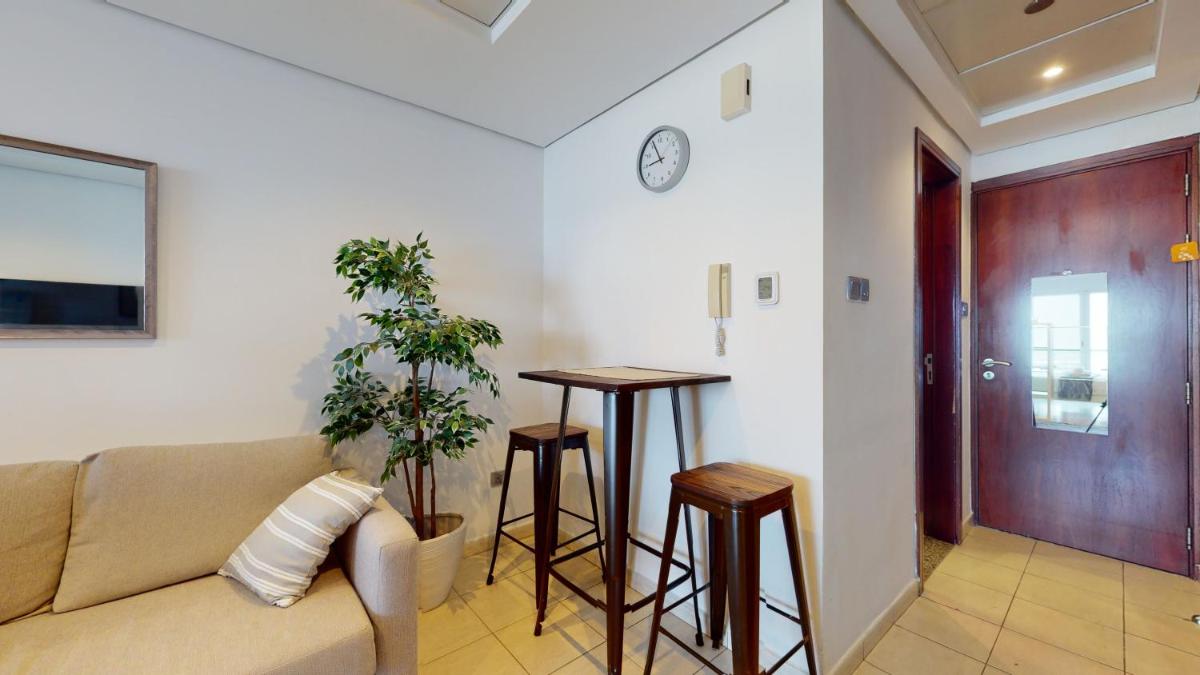 LV13 - Elegant Studio in Lake View Tower
