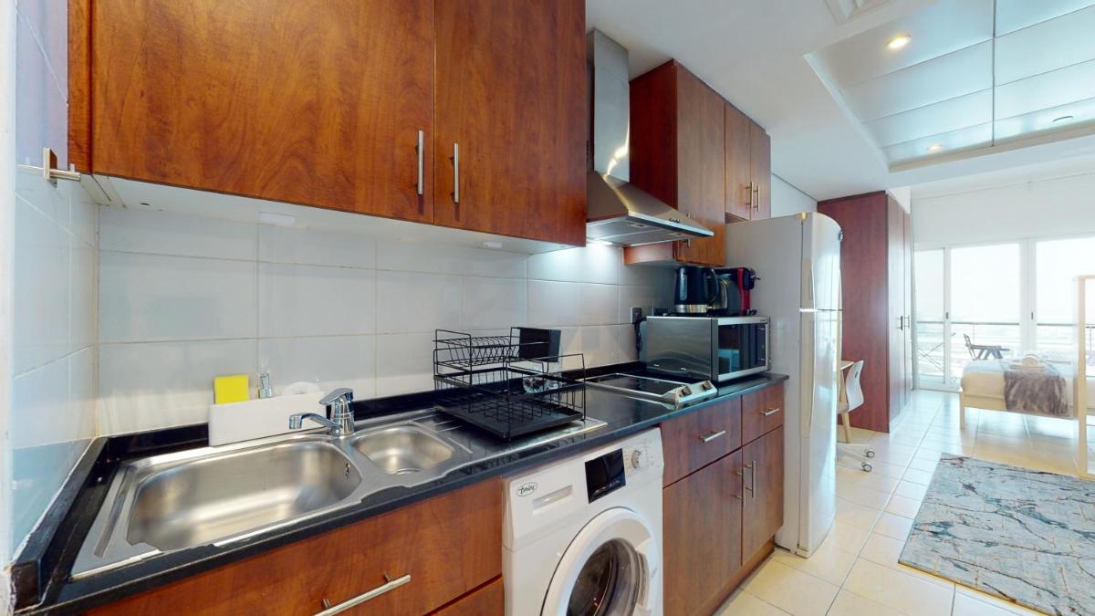 LV13 - Elegant Studio in Lake View Tower
