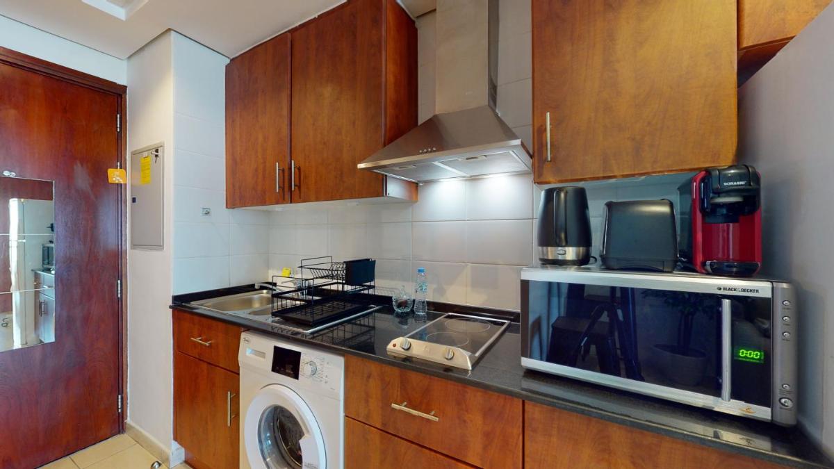 LV13 - Elegant Studio in Lake View Tower