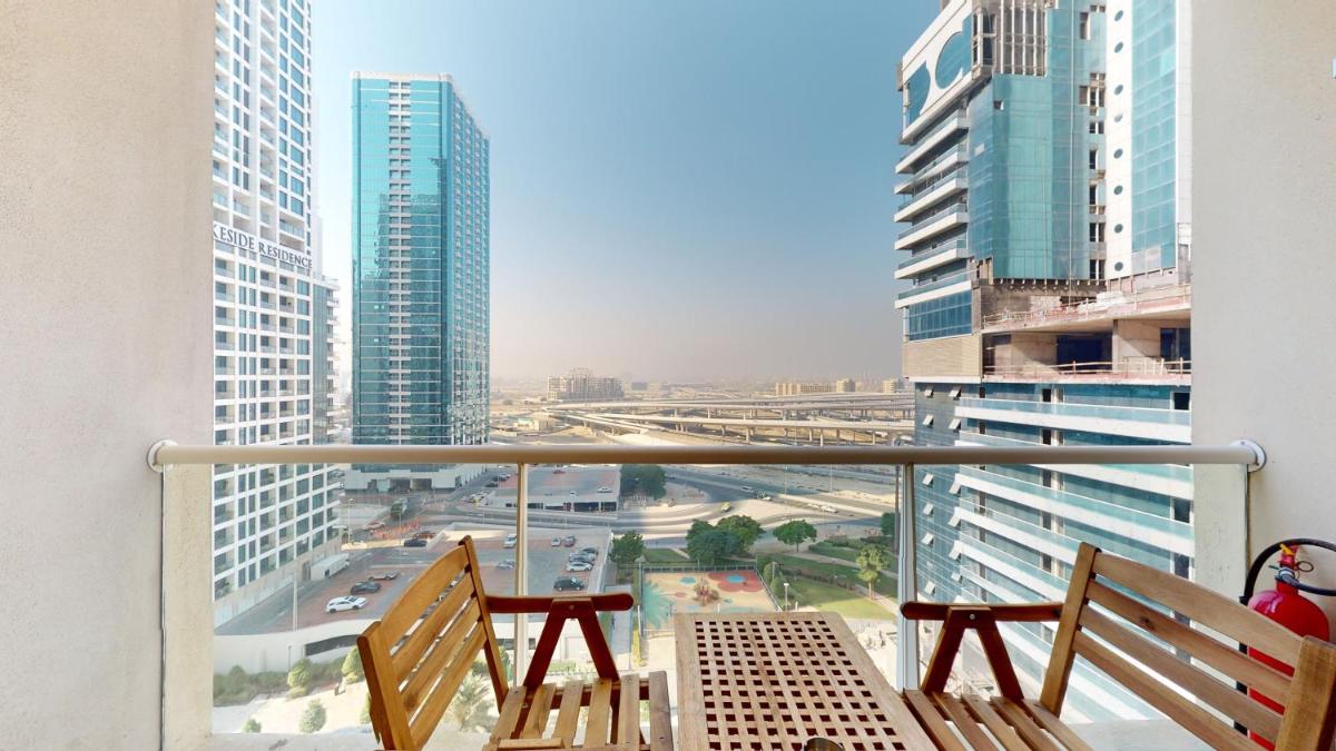 LV13 - Elegant Studio in Lake View Tower