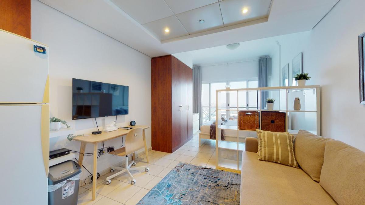 LV13 - Elegant Studio in Lake View Tower