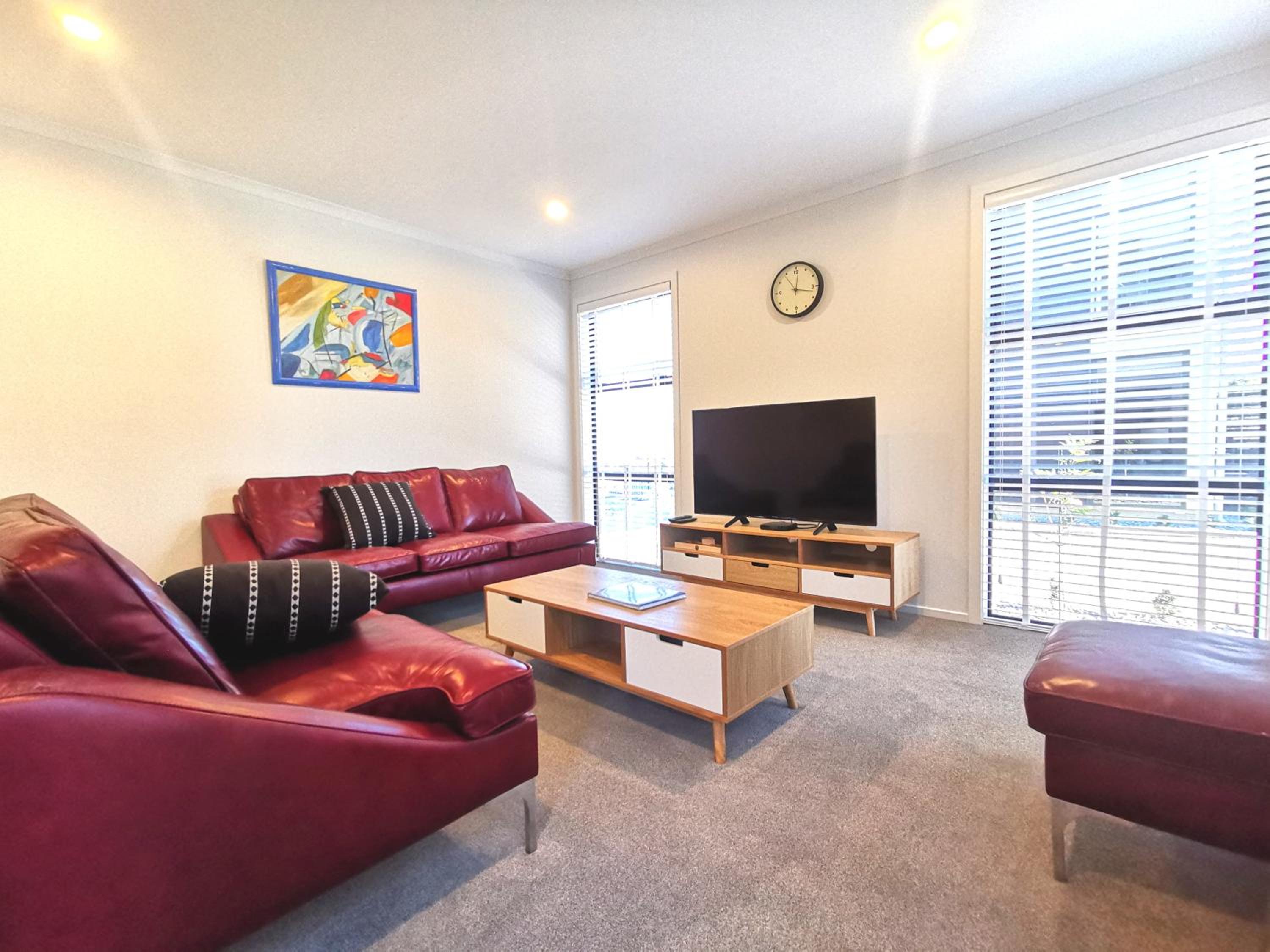 Nelson City Town House 10 minute walk to town view 3