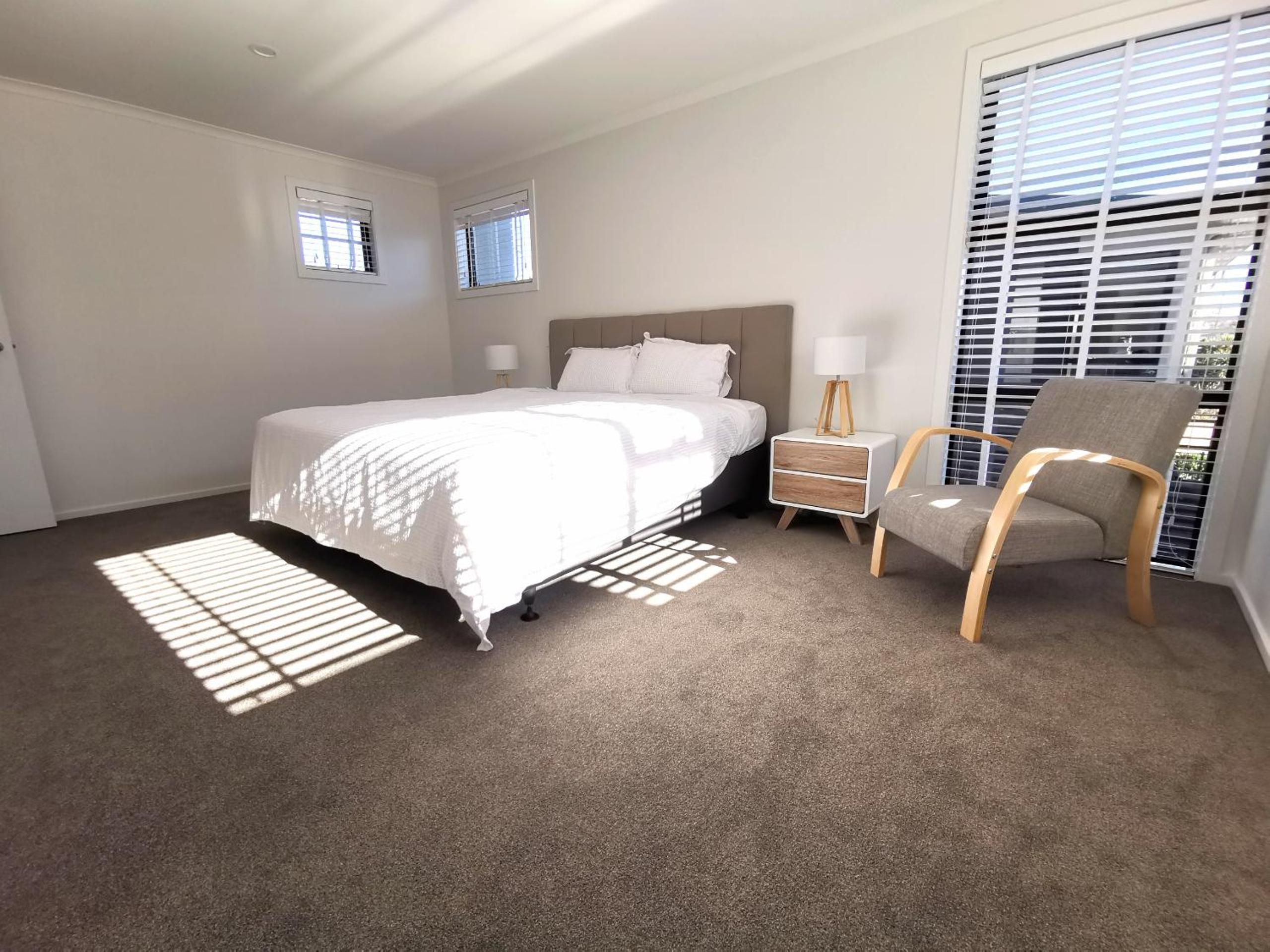 Nelson City Town House 10 minute walk to town view 4