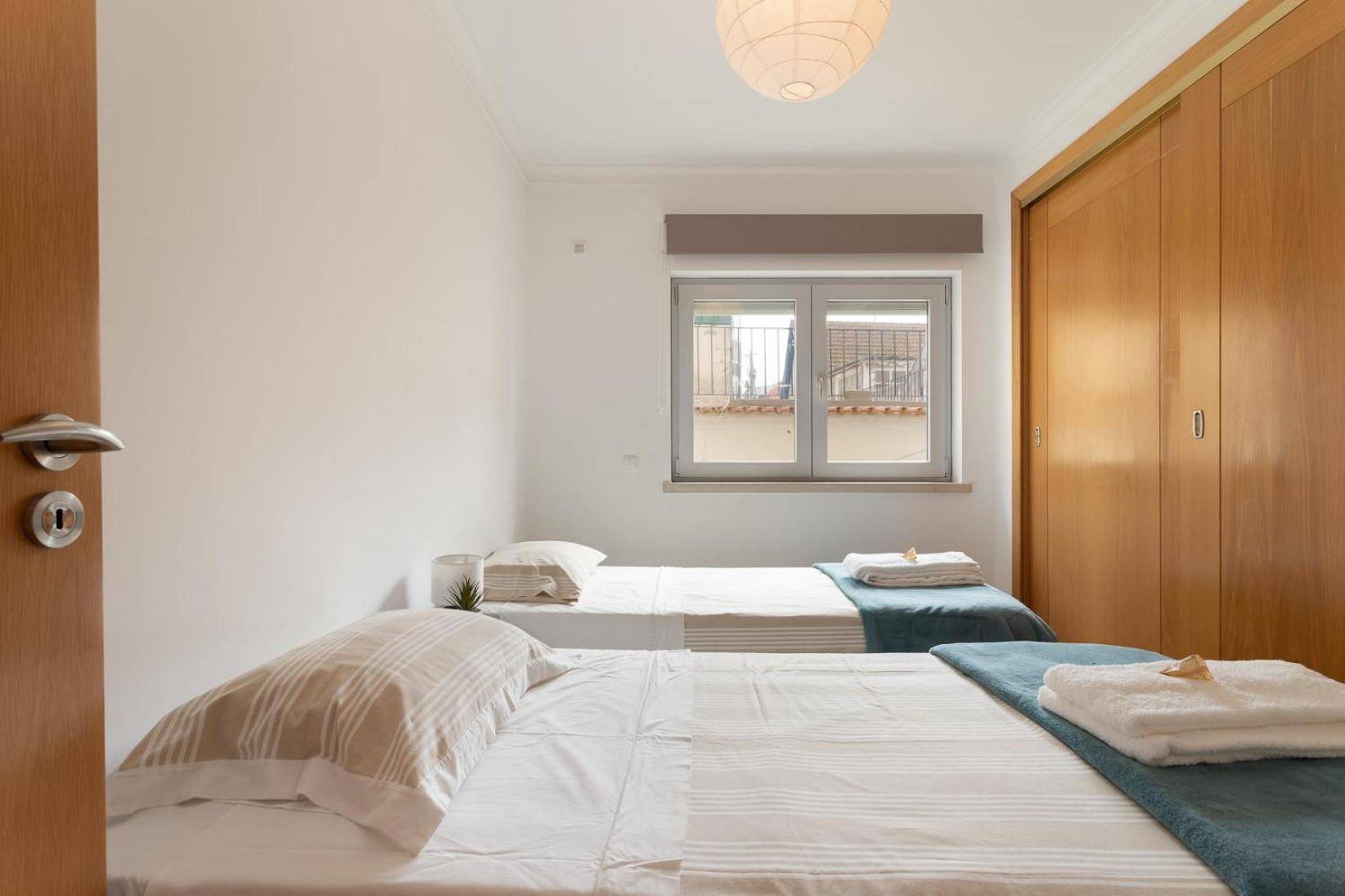 Sesimbra Beach Apartment by GT House view 4