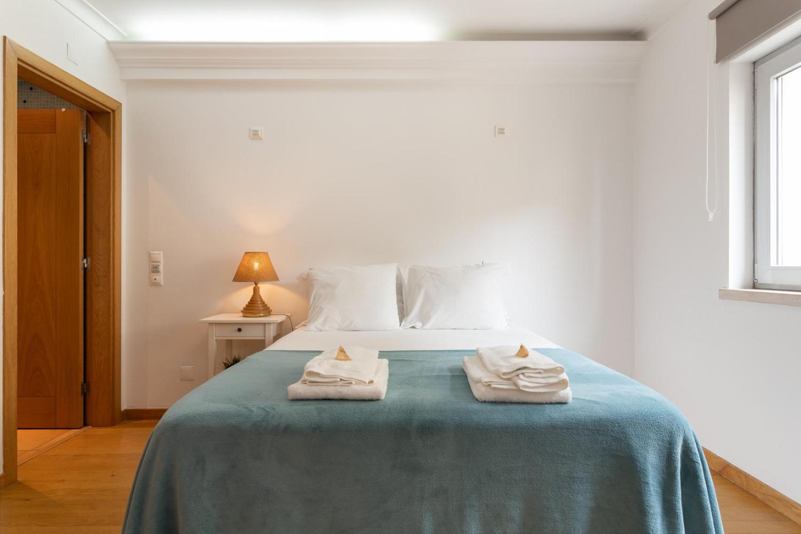 Sesimbra Beach Apartment by GT House view 5