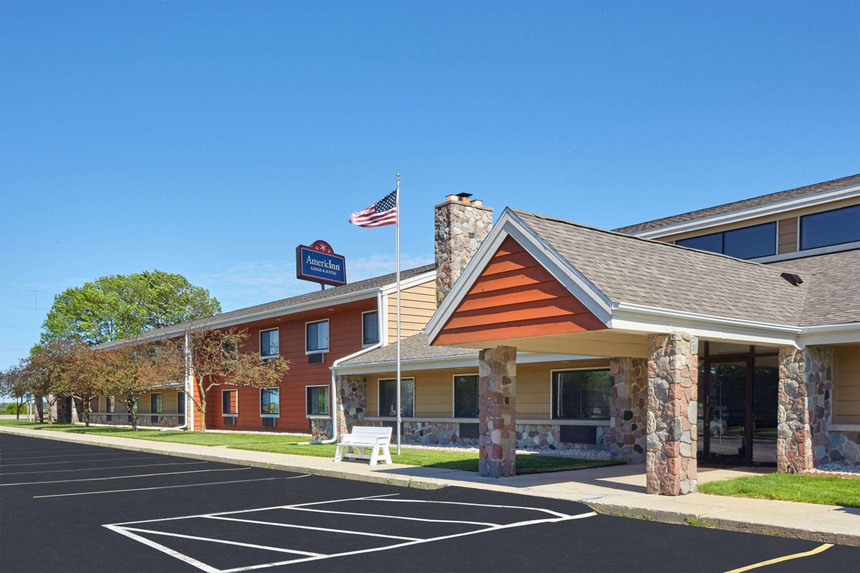 AmericInn by Wyndham Elkhorn Near Lake Geneva view 2