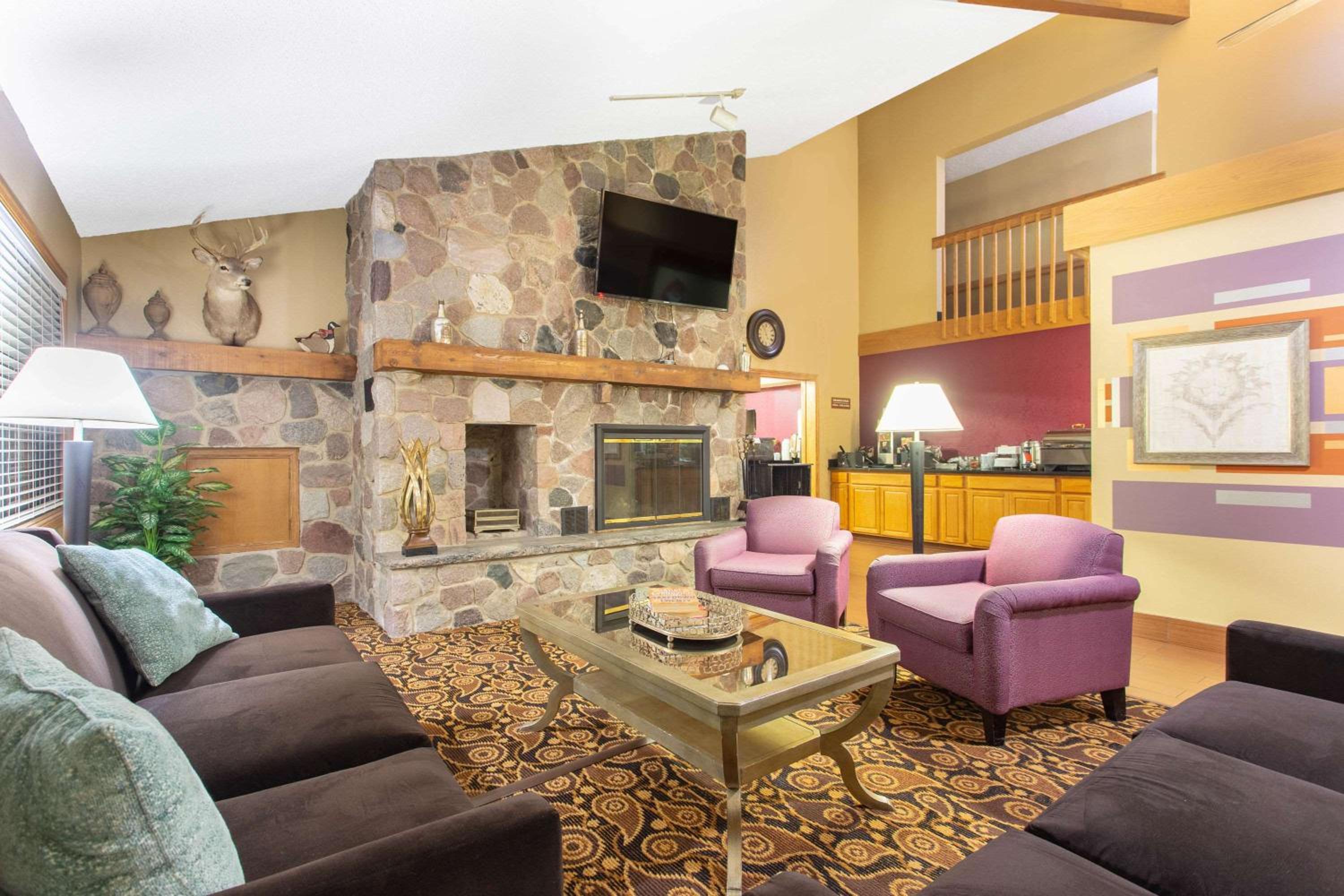 AmericInn by Wyndham Elkhorn Near Lake Geneva view 4