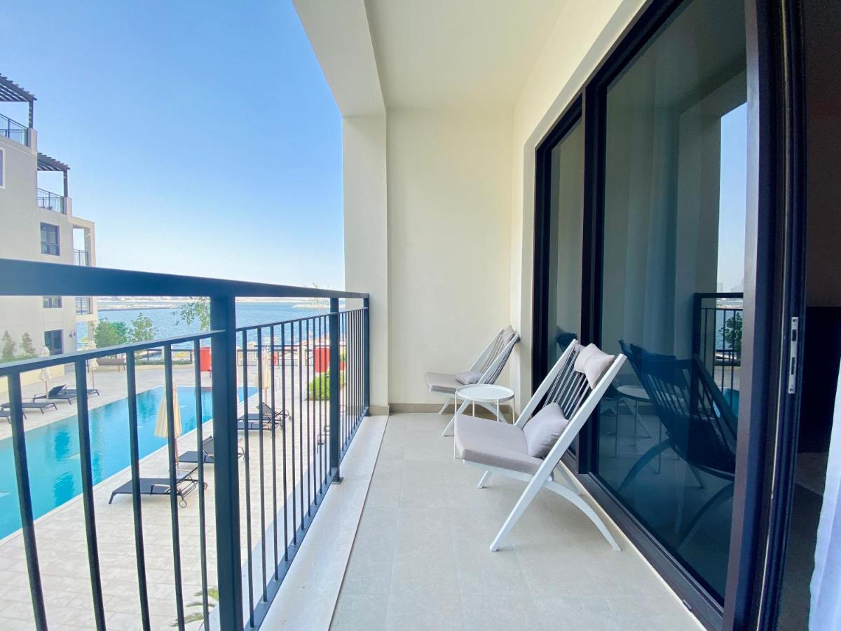 LC22 - Elegant 1BR with beach access in La Cote Building