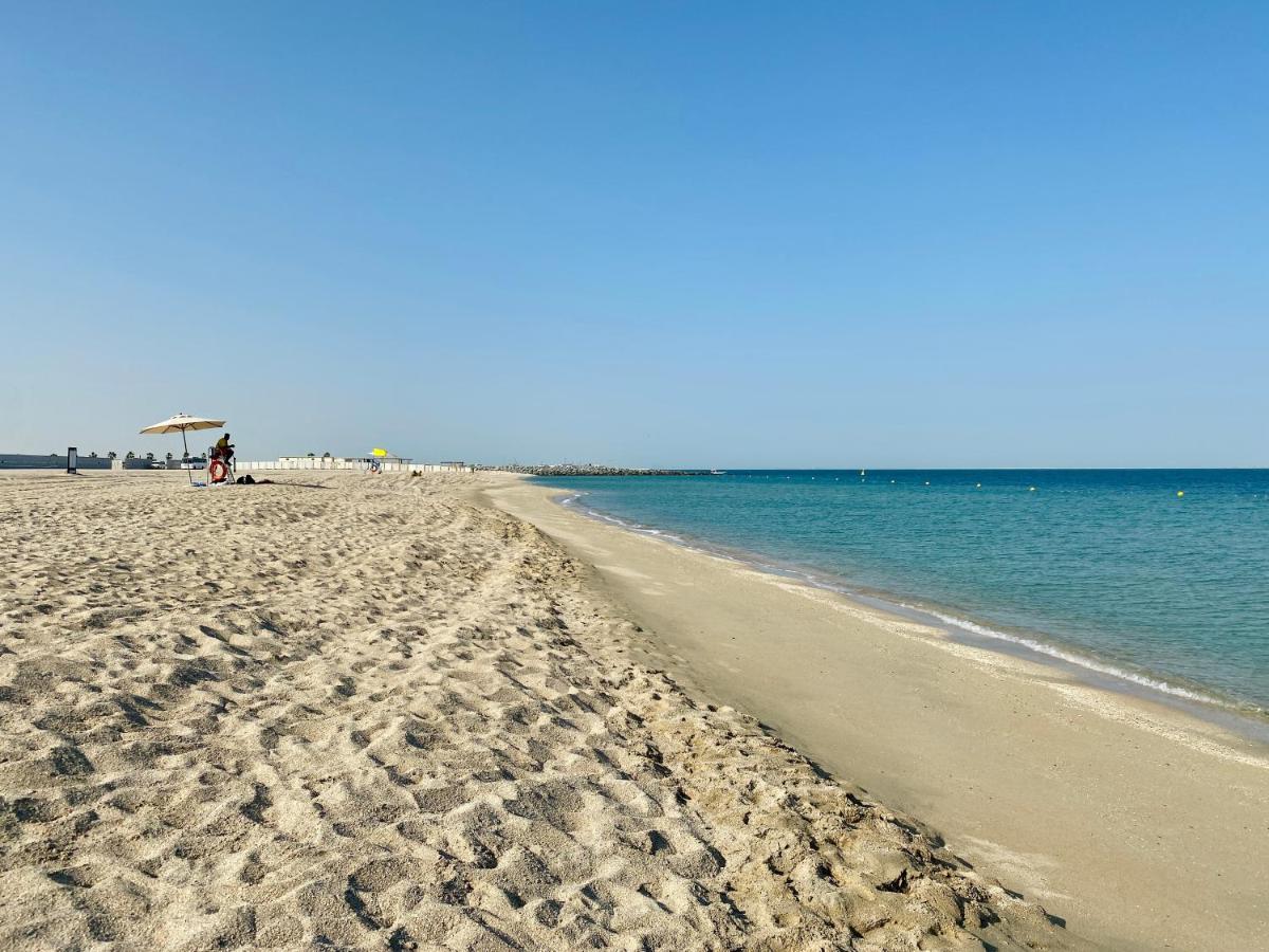LC22 - Elegant 1BR with beach access in La Cote Building
