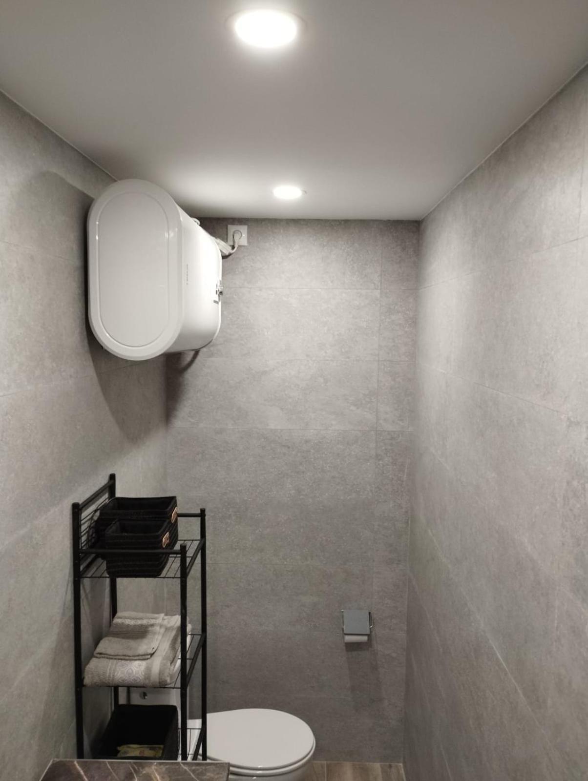 Apartamento blanco y negro en el centro