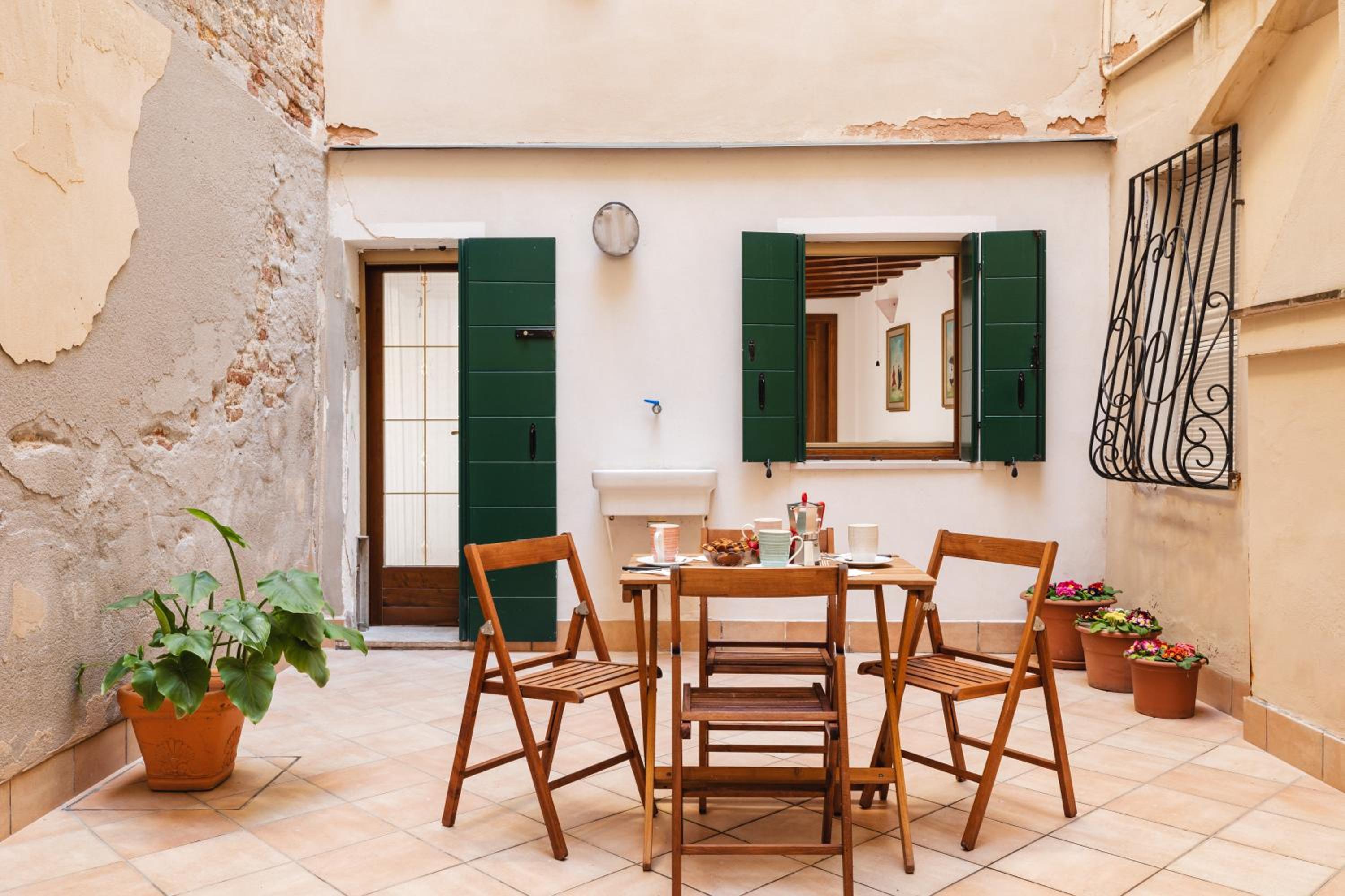 Ca Giardini Apartments in Biennale by Bricola Apartments