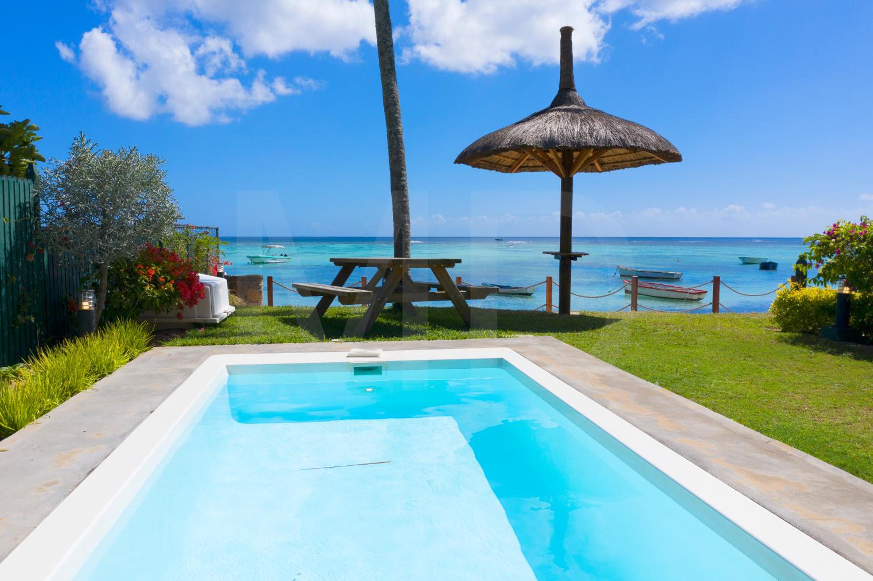 Caro's Beachfront