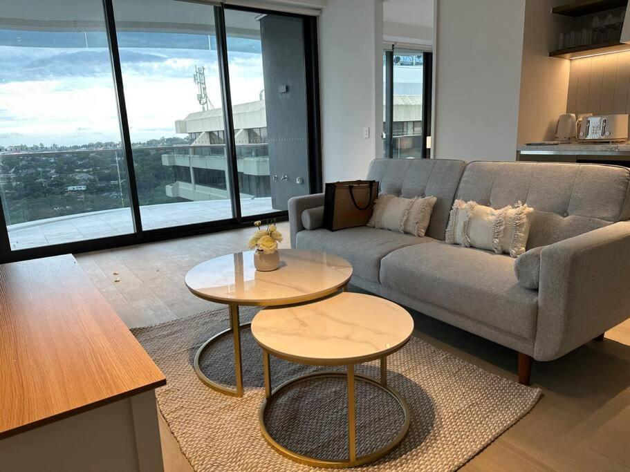 Hotel City view designed apartment in Bondi Junction - Image 1