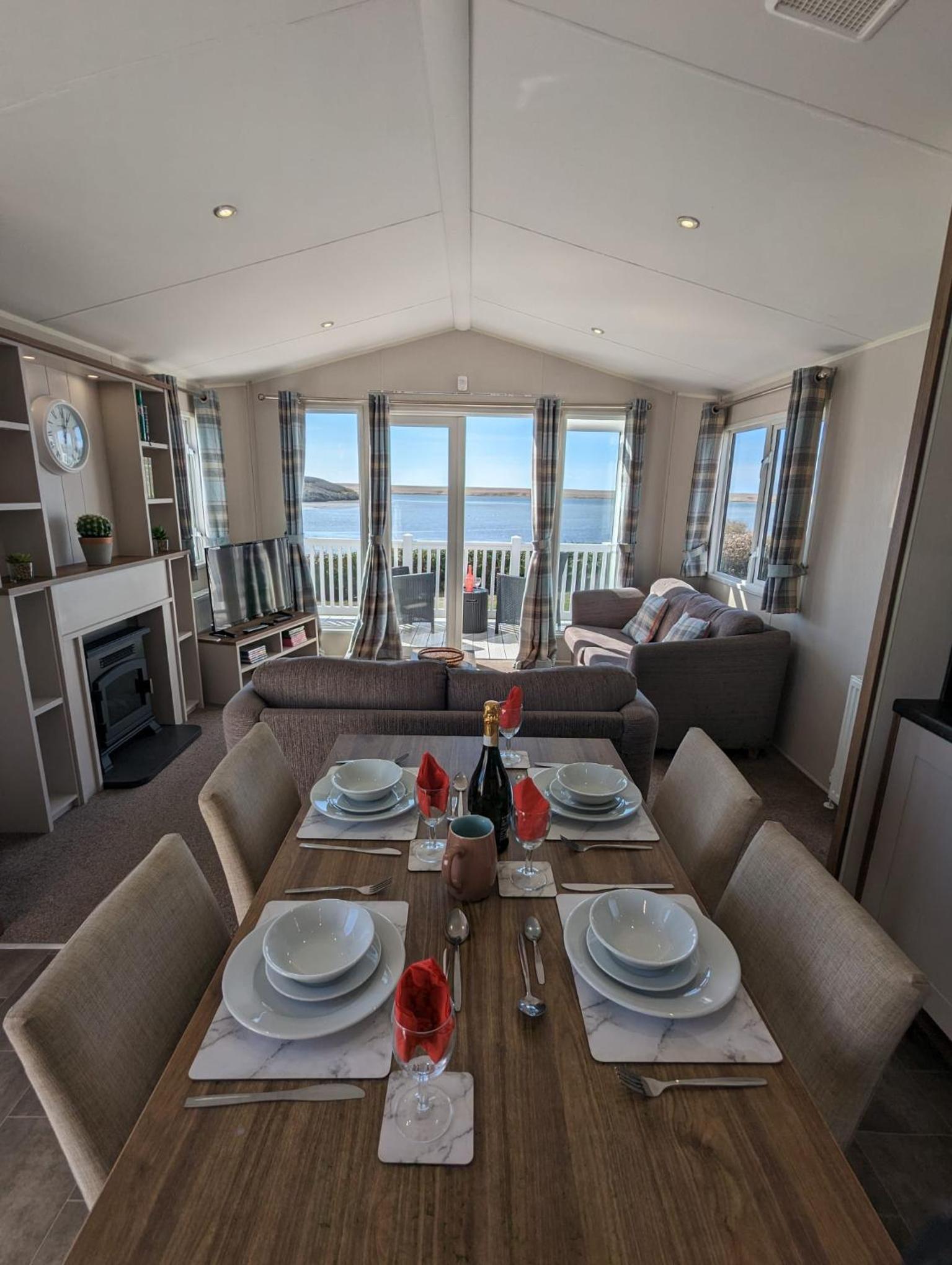 LOCATION LOCATION Beautiful Modern Frontline Caravan Haven Littlesea Weymouth